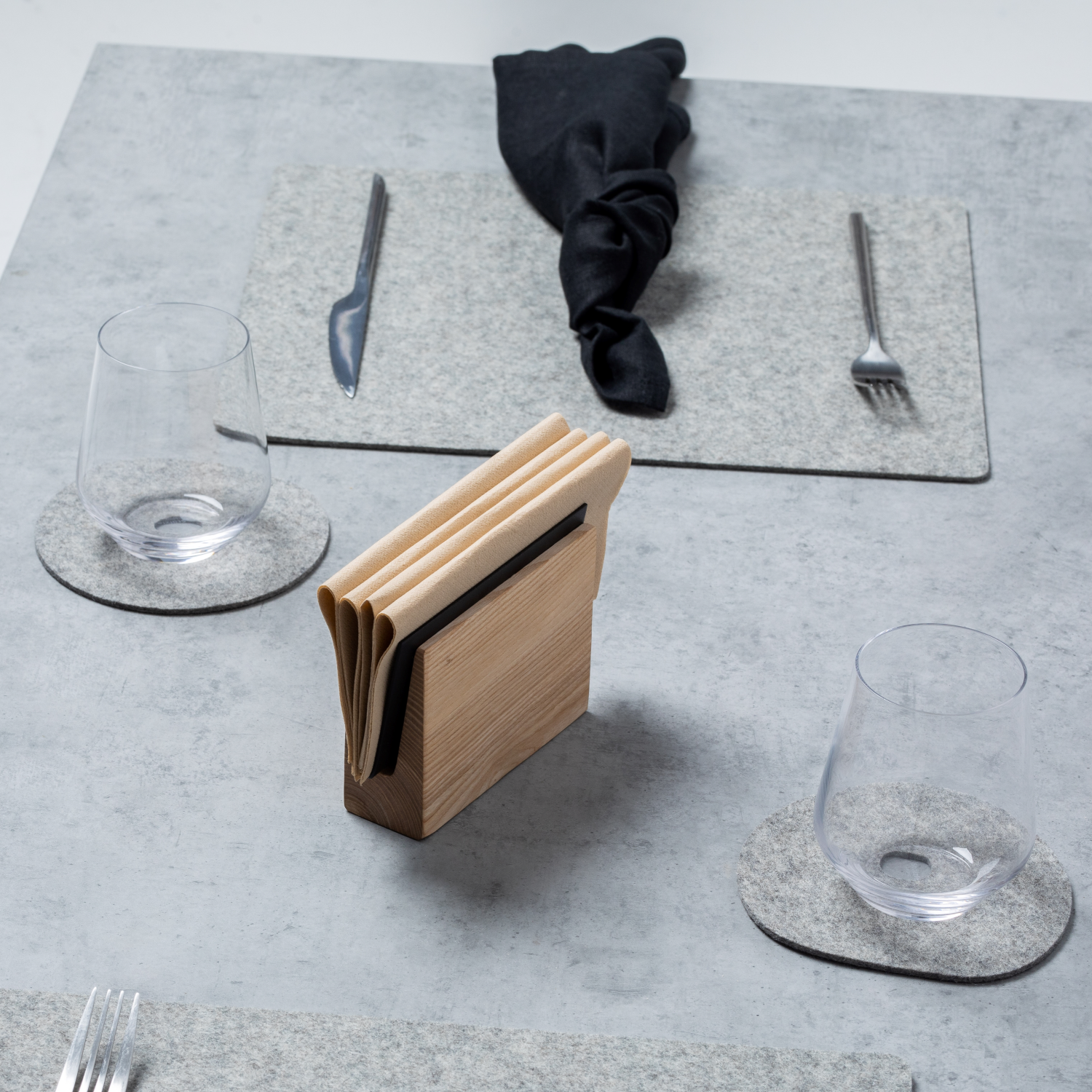 Rectangular natural wool felt placemat | Gray or black